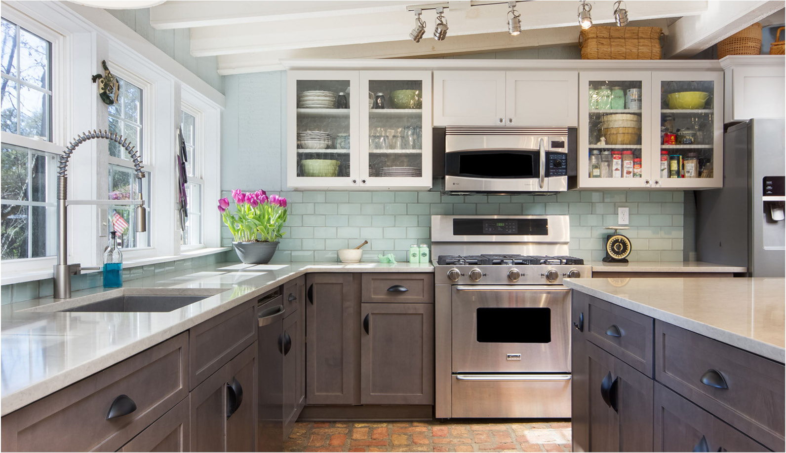 Two Tone Transitional Kitchen 
